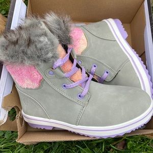 Brand new girls snow boots